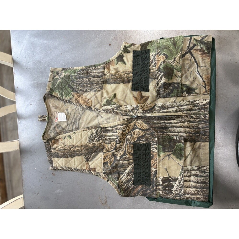 Sports Afield Men's medium Realtree Camo Hunting Vest half Full Zip